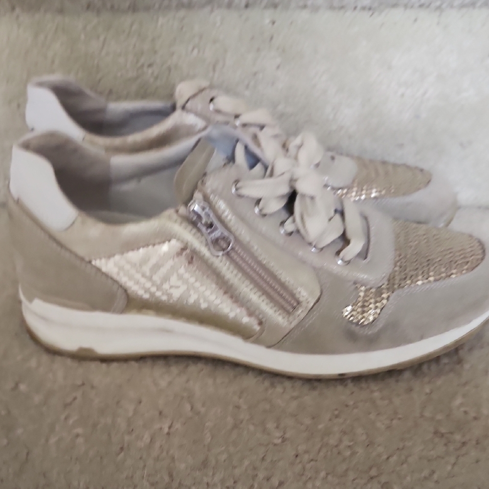 Nero Giardini Women's Beige and Gold Sneakers - Picture 4 of 5